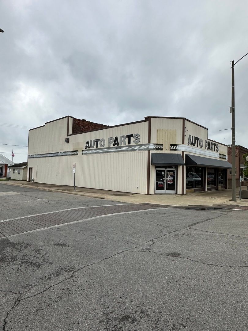 1 West Main Street, Duquoin, IL 62832