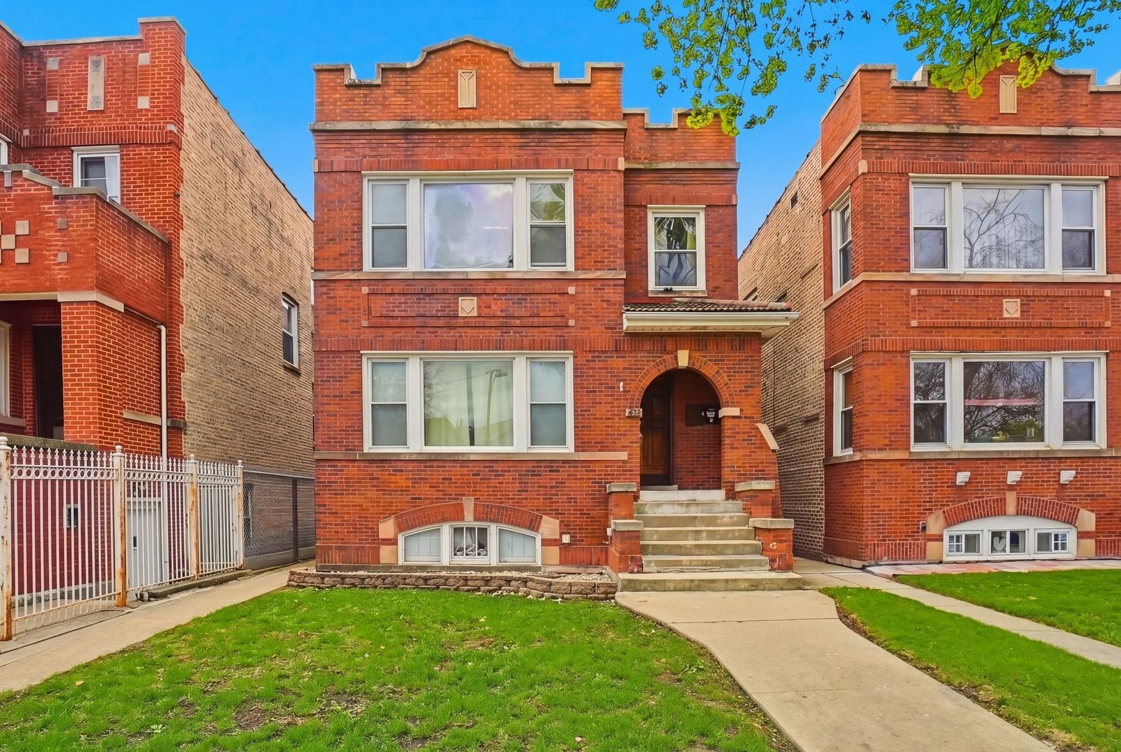 4512 Kasson Avenue — Chicago, IL 60630