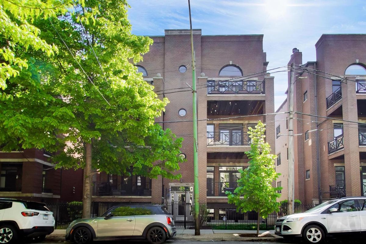 669 Peoria Street, Chicago, IL 60642