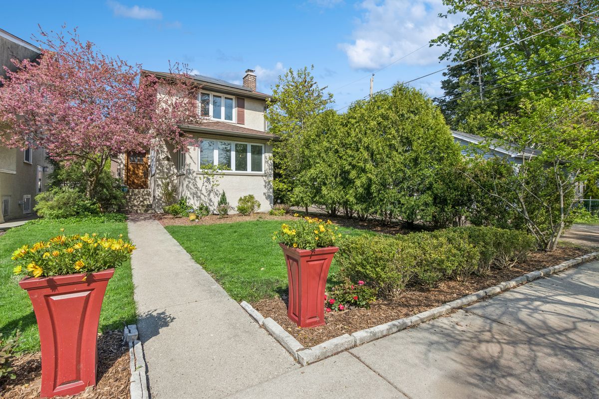 2152 Grey Avenue, Evanston, IL 60201