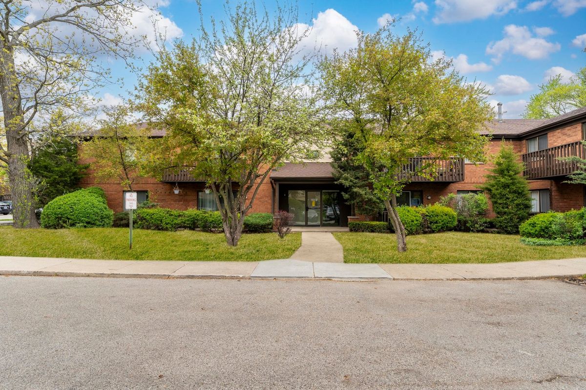 33561 Royal Oak Lane, Grayslake, IL 60030