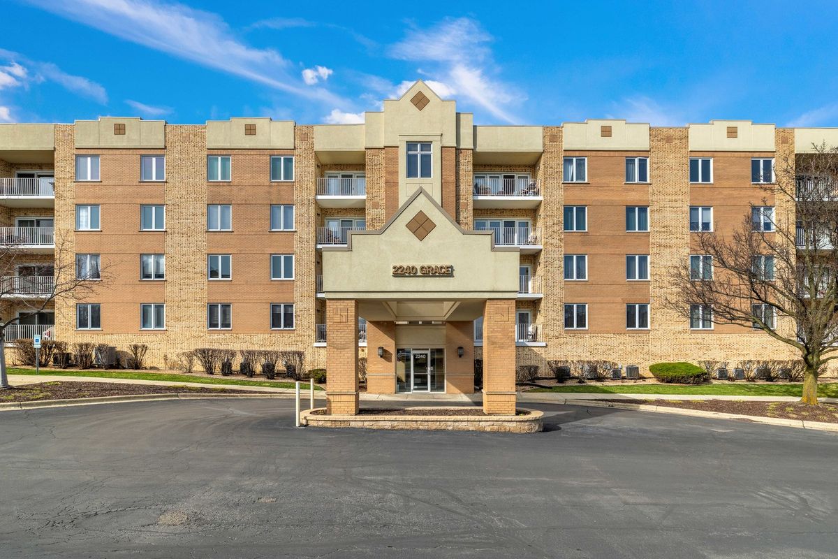 2240 Grace Street, Lombard, IL 60148