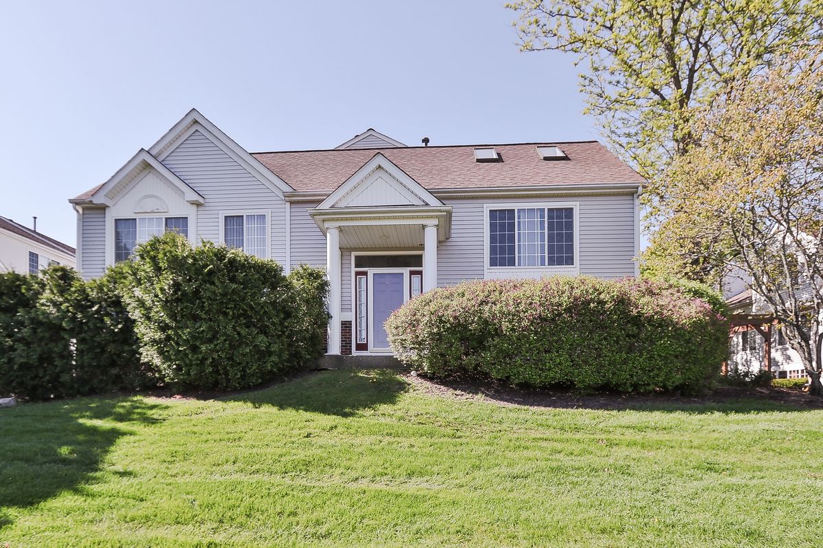 2232 Dawson Lane, Algonquin, IL 60102
