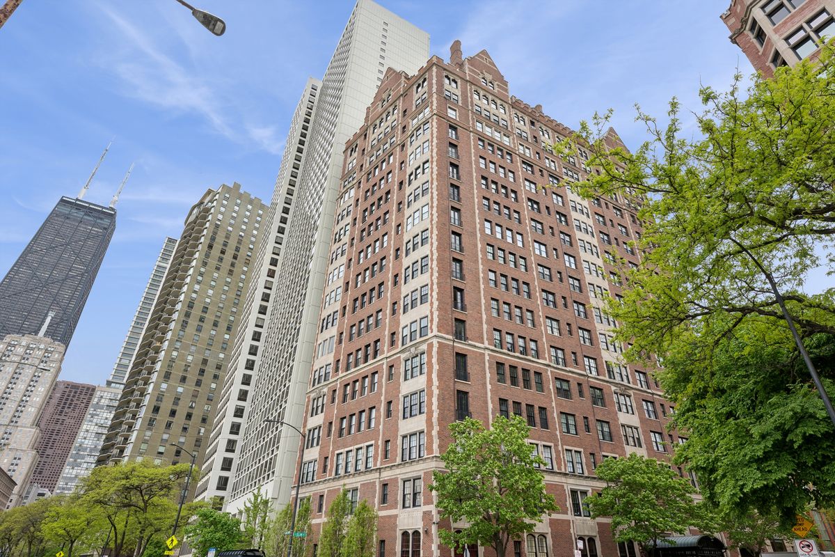 1120 LAKE SHORE Drive, Chicago, IL 60611
