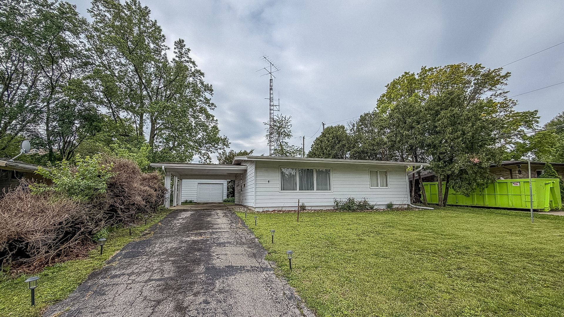 1001 E Burkwood Drive — Urbana, IL 61801