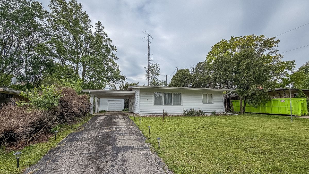 1001 Burkwood Drive, Urbana, IL 61801
