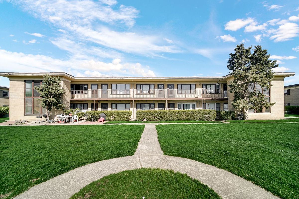 38 King Arthur Court, Northlake, IL 60164
