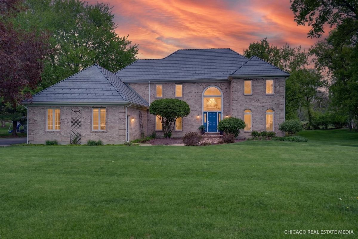 676 Old Westbury Road, Crystal Lake, IL 60012