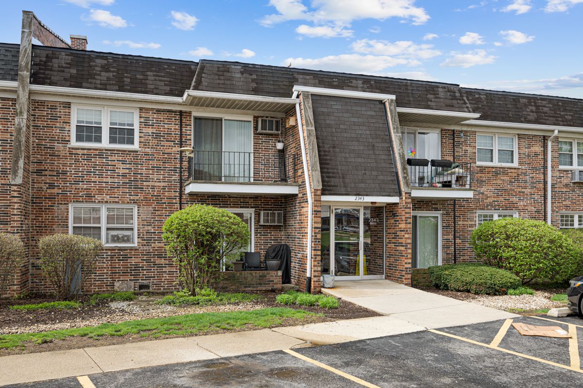 2343 Ogden Avenue #4 — Downers Grove, IL 60515