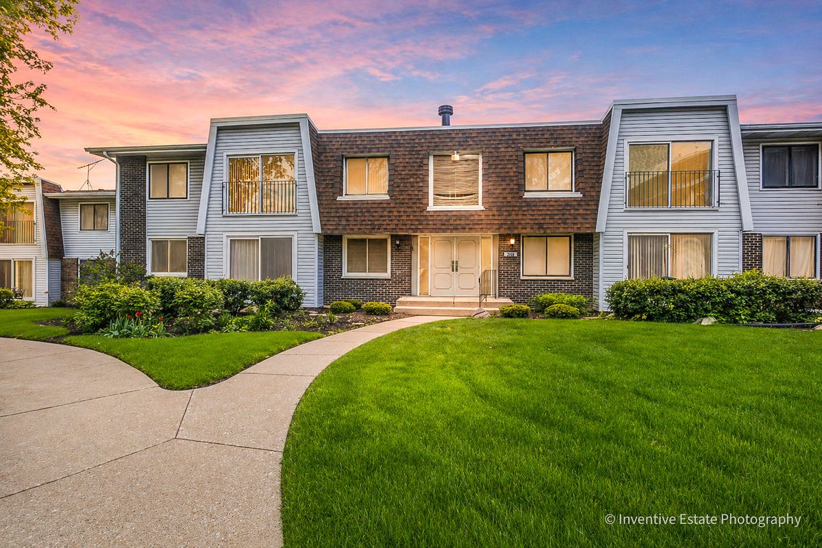 2711 Hobson Road, Woodridge, IL 60517