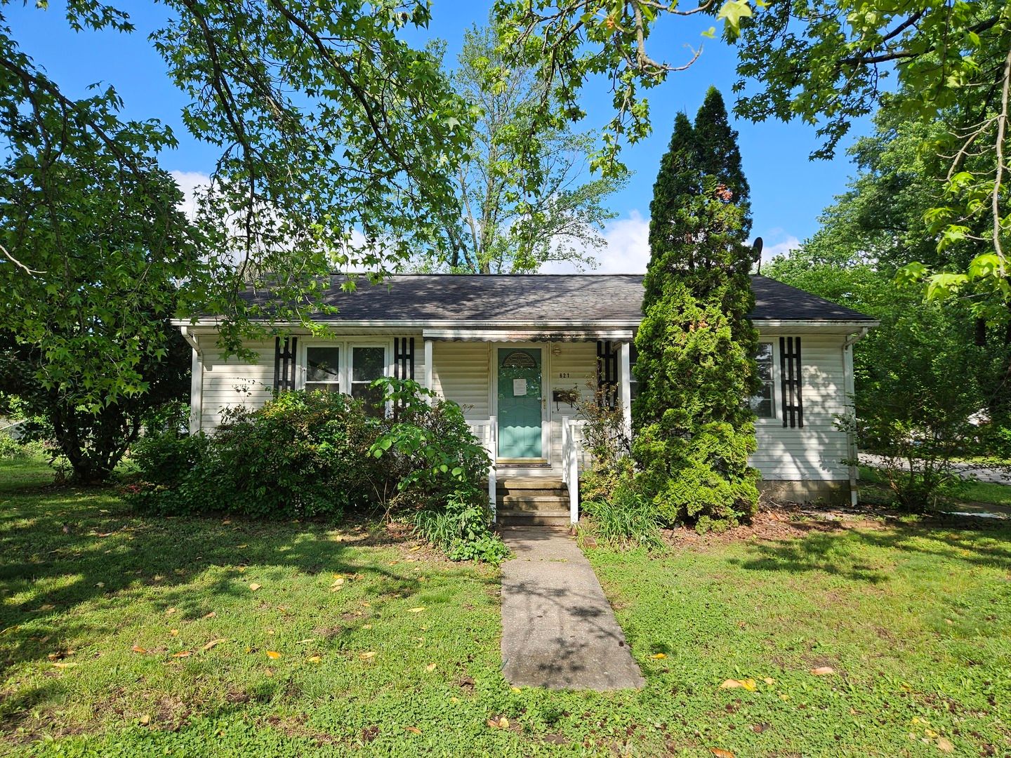 621 N 7th Street — Herrin, IL 62948