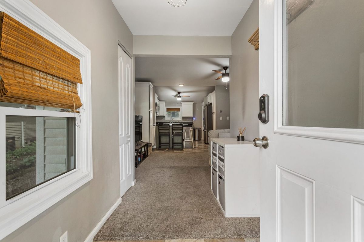 702 E Lincoln Street, Monticello, IL 61856