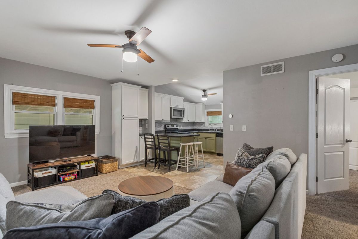 702 E Lincoln Street, Monticello, IL 61856