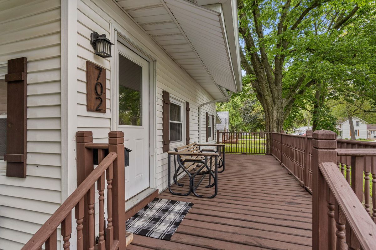 702 E Lincoln Street, Monticello, IL 61856