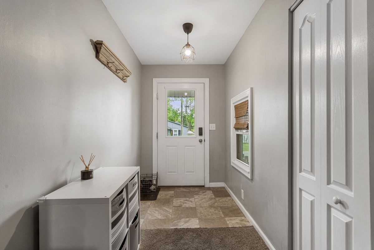702 E Lincoln Street, Monticello, IL 61856