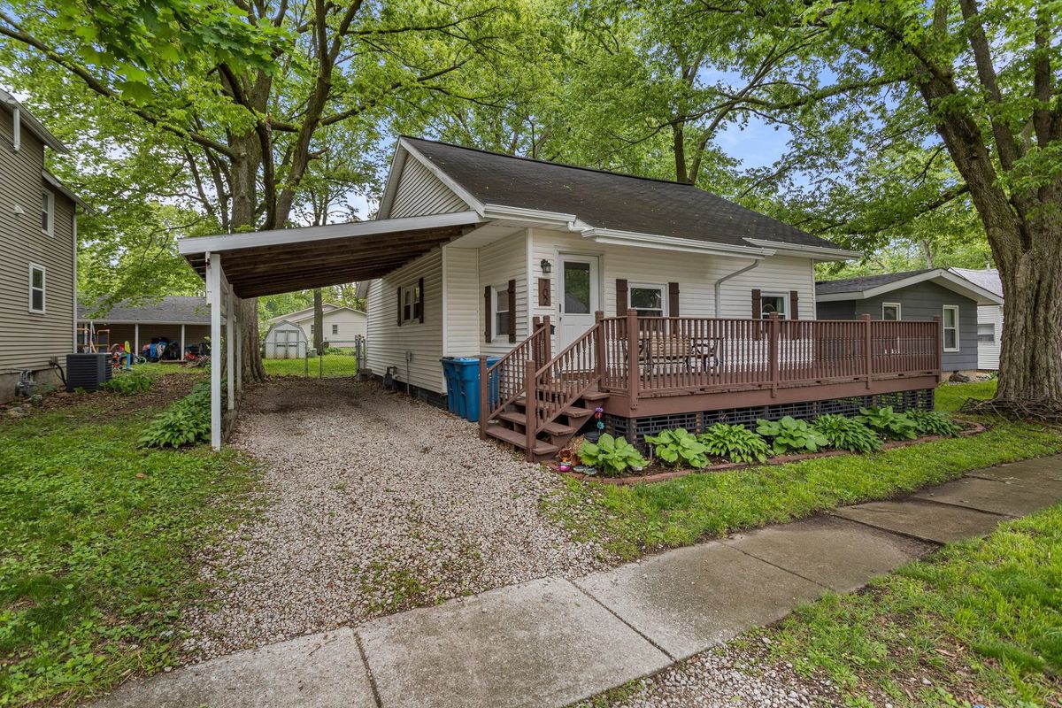 702 E Lincoln Street, Monticello, IL 61856