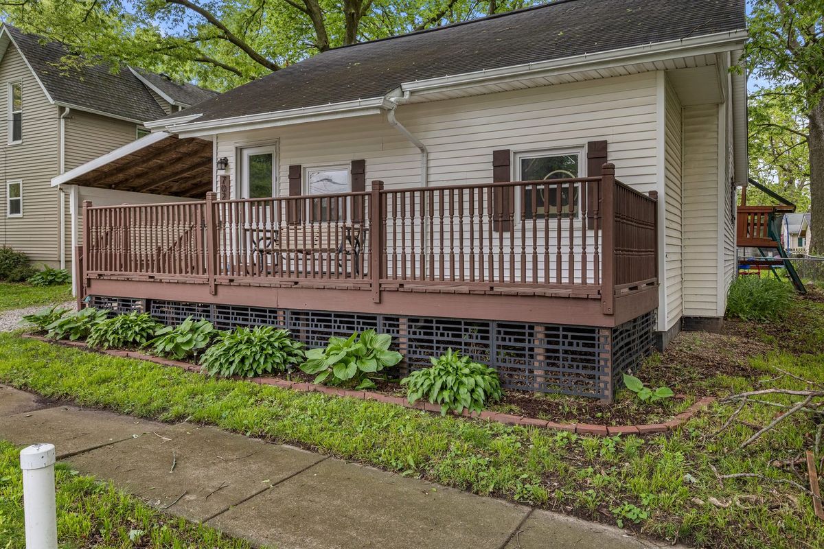 702 E Lincoln Street, Monticello, IL 61856