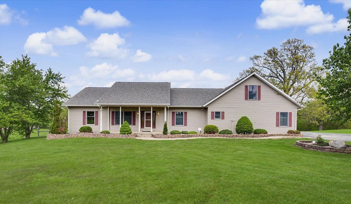 724 Hilvety Road, Moweaqua, IL 62550