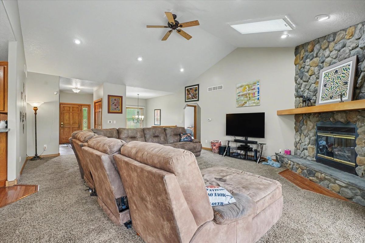 724 Hilvety Road, Moweaqua, IL 62550