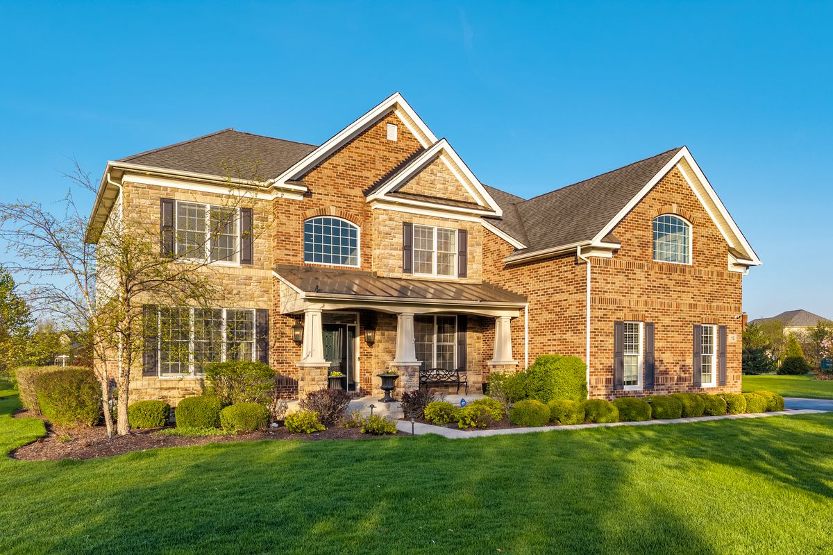 12 Wood Oaks Drive, South Barrington, IL 60010