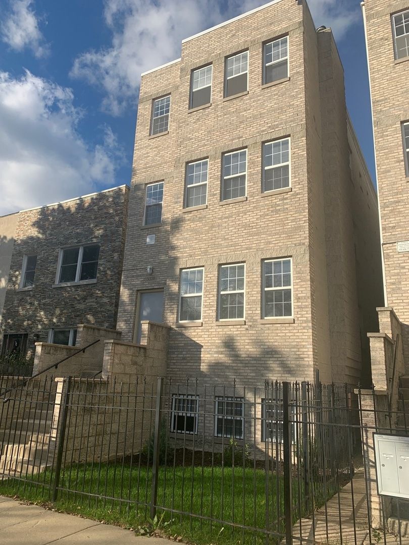 3328 Le Moyne Street, Chicago, IL 60651