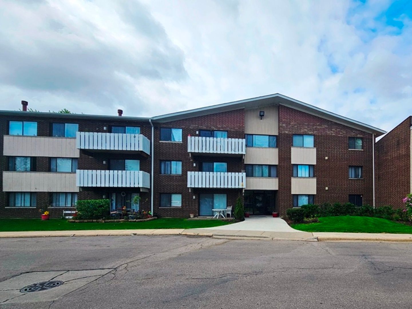 3000 BAYSIDE Drive #311 — Palatine, IL 60074
