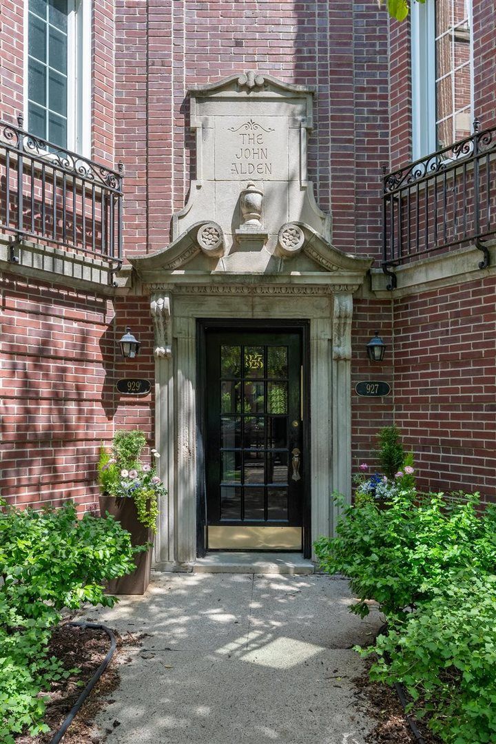 927 Hinman Avenue #2S, Evanston, IL 60202