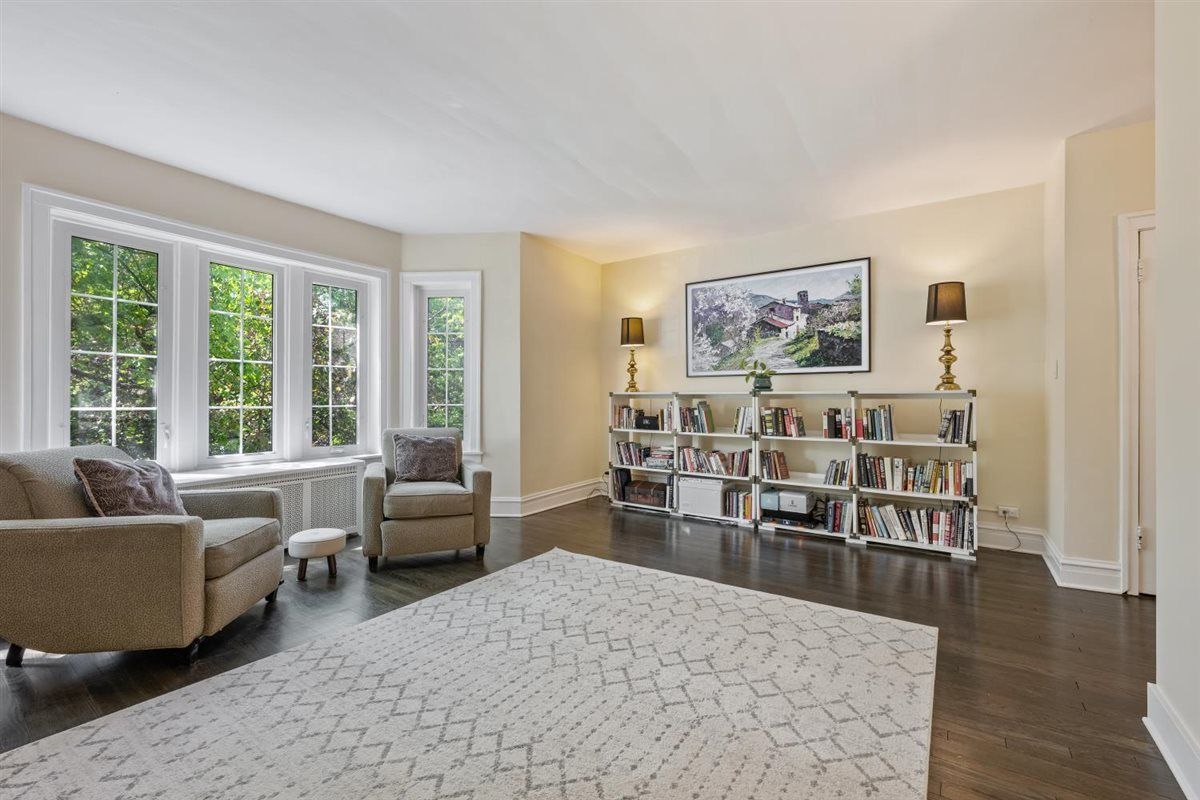 927 Hinman Avenue #2S, Evanston, IL 60202