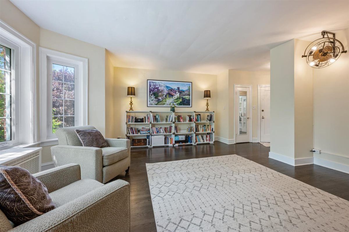 927 Hinman Avenue #2S, Evanston, IL 60202