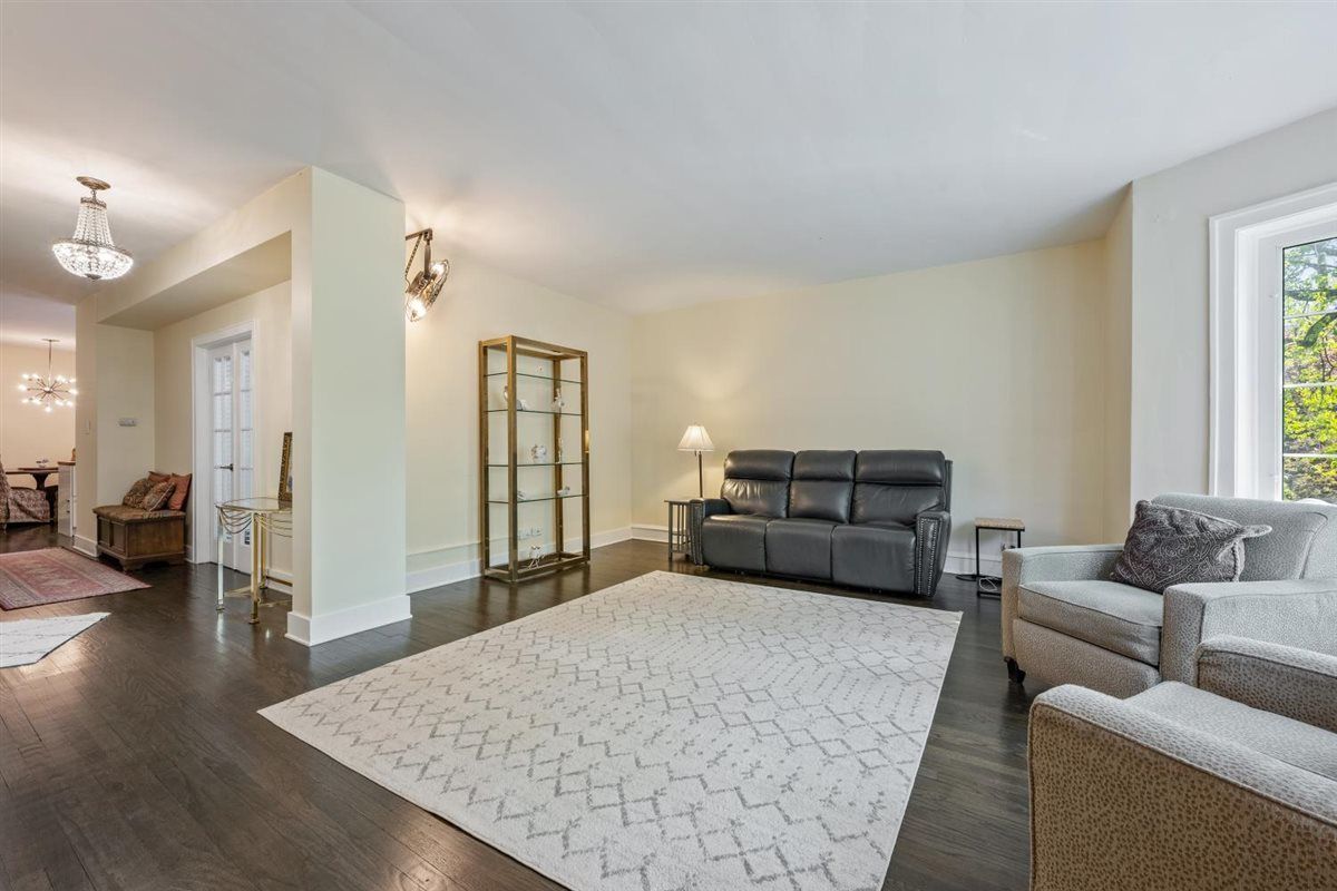 927 Hinman Avenue #2S, Evanston, IL 60202