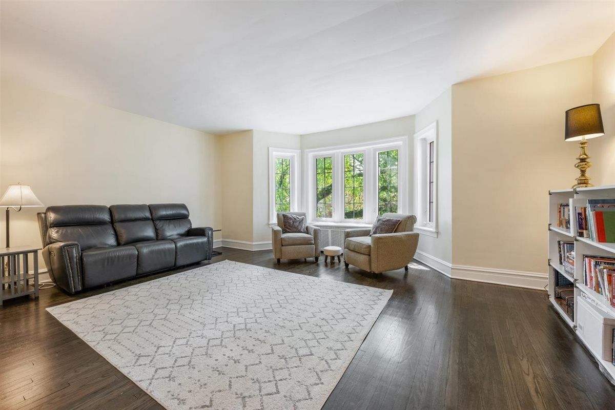 927 Hinman Avenue #2S, Evanston, IL 60202