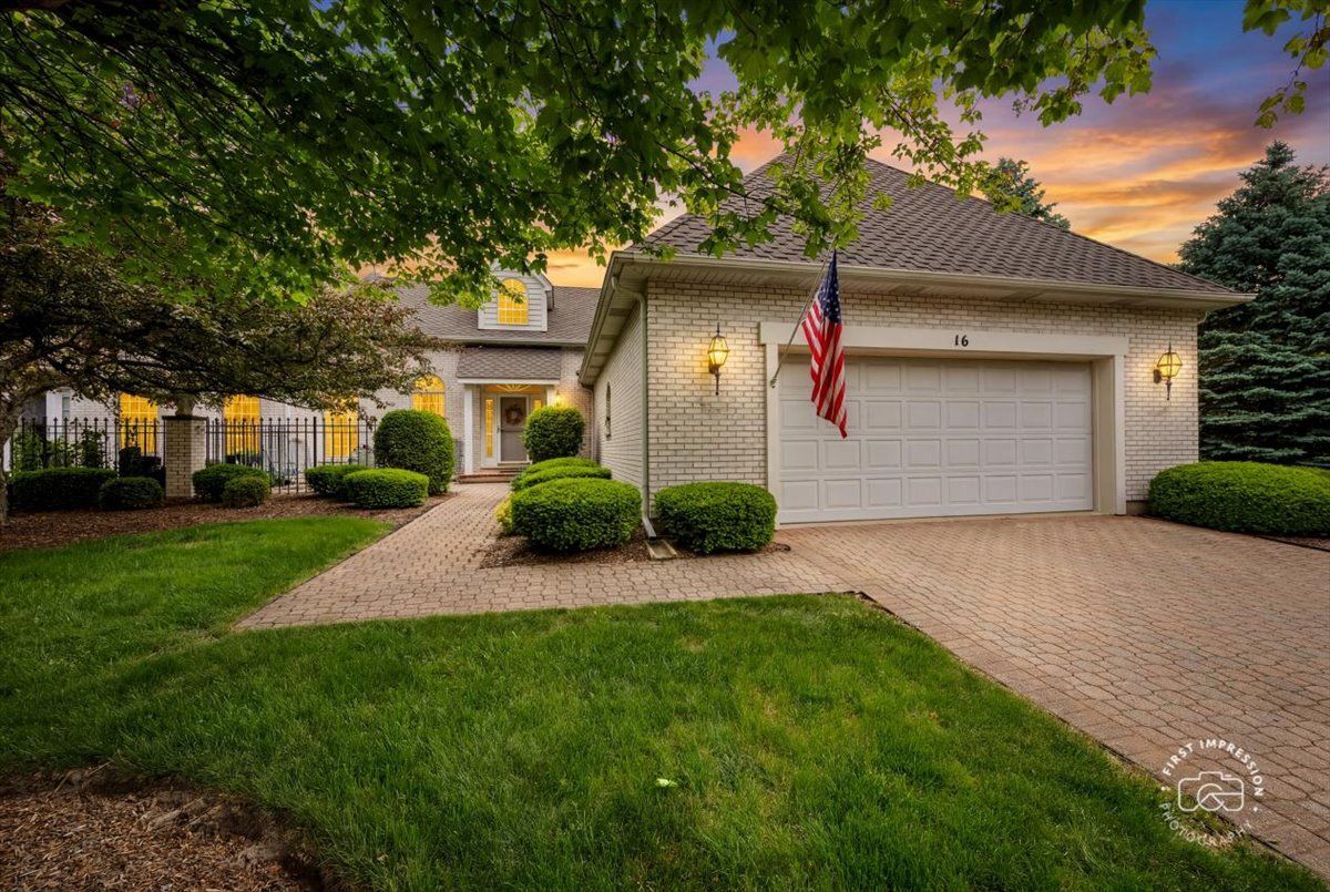 16 Glengarry Lane #16 — Sugar Grove, IL 60554