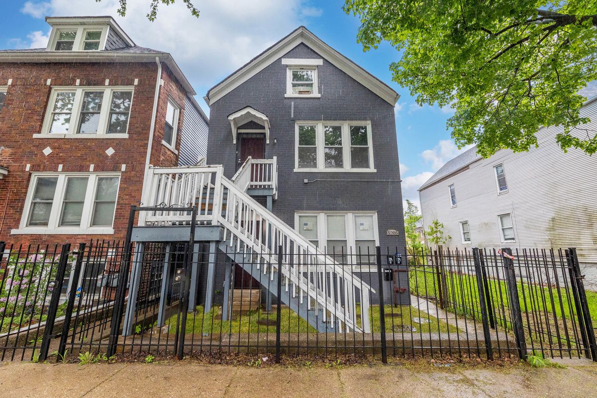 5205 Wood Street, Chicago, IL 60609