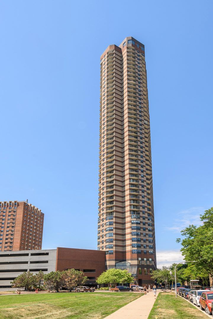 3660 Lake Shore Drive, Chicago, IL 60613