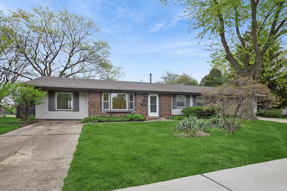 932 Weathersfield Way, Schaumburg, IL 60193