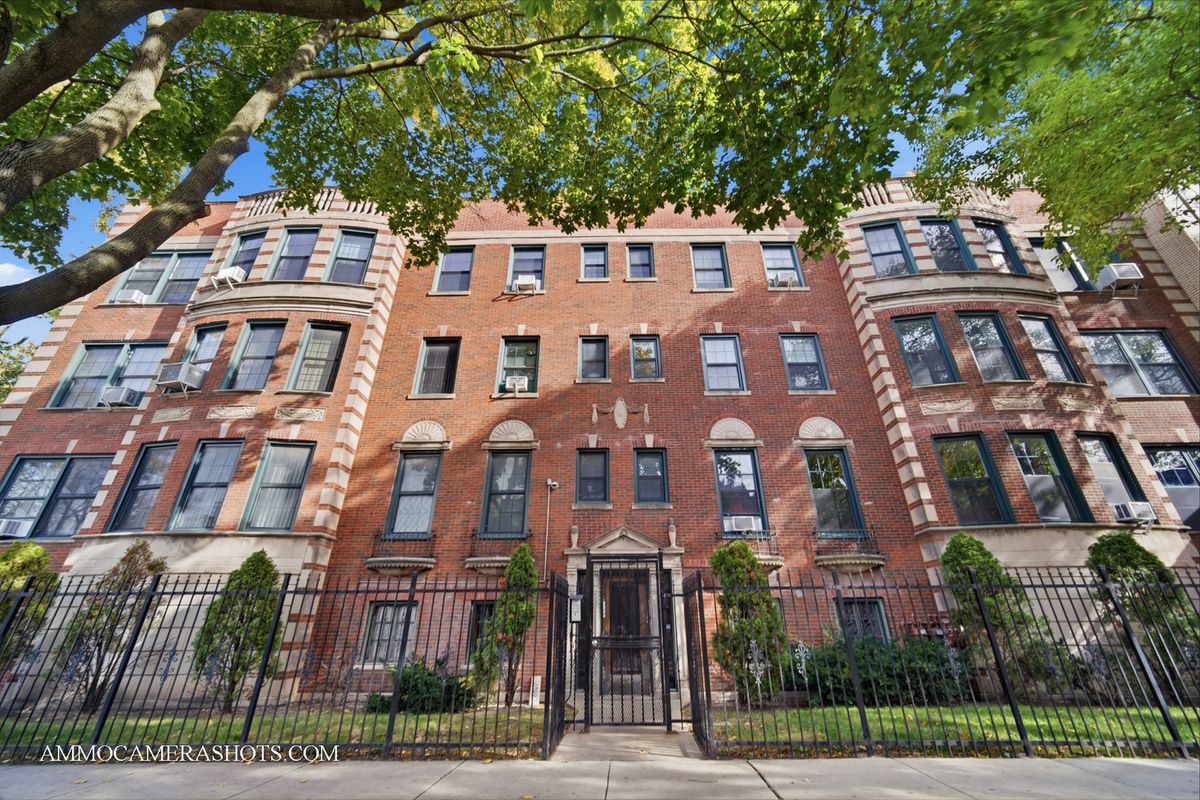 6807 Paxton Avenue, Chicago, IL 60649