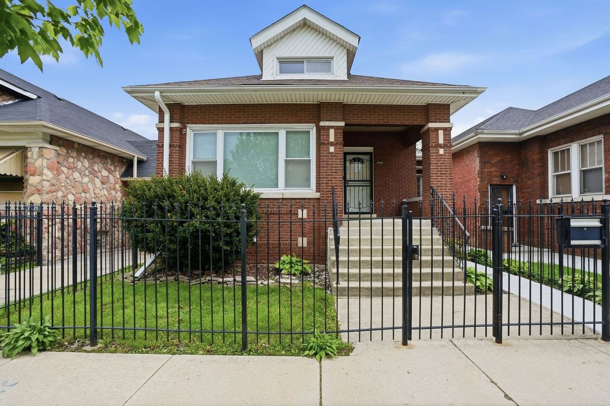 7923 Luella Avenue, Chicago, IL 60617