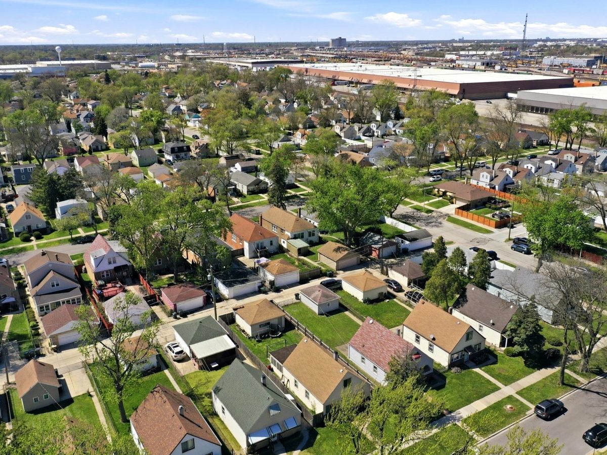 114 Geneva Avenue, Bellwood, IL 60104