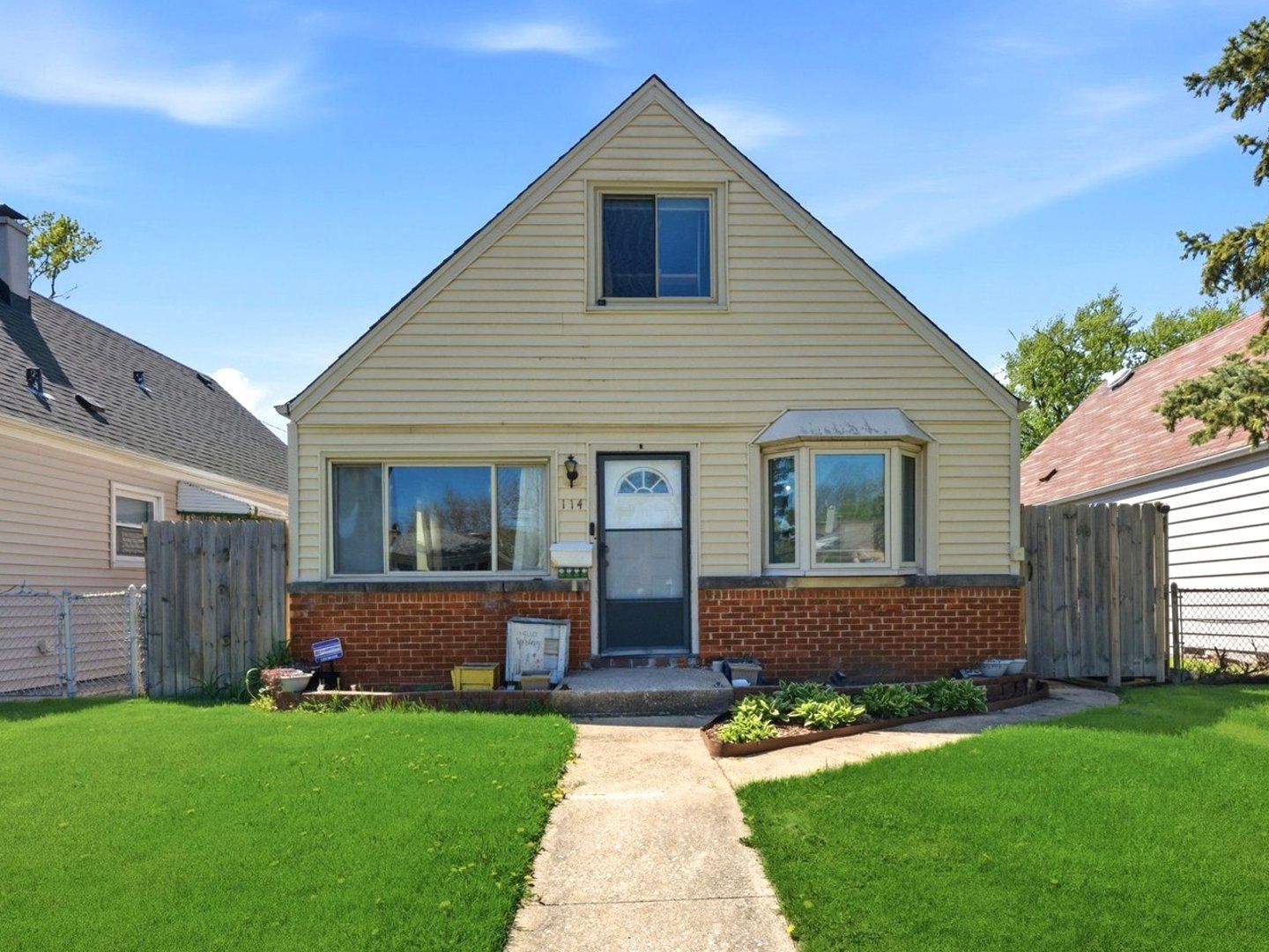 114 Geneva Avenue — Bellwood, IL 60104