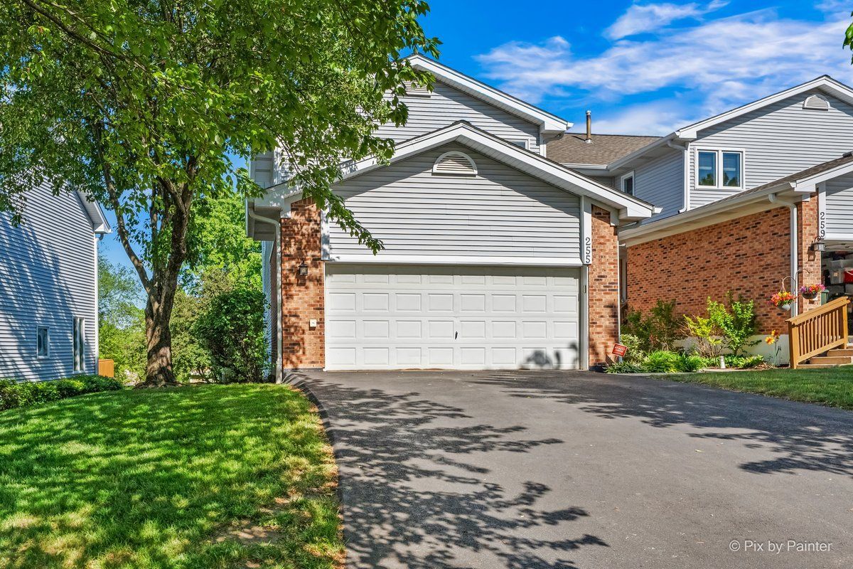 255 Charlotte Court — Cary, IL 60013