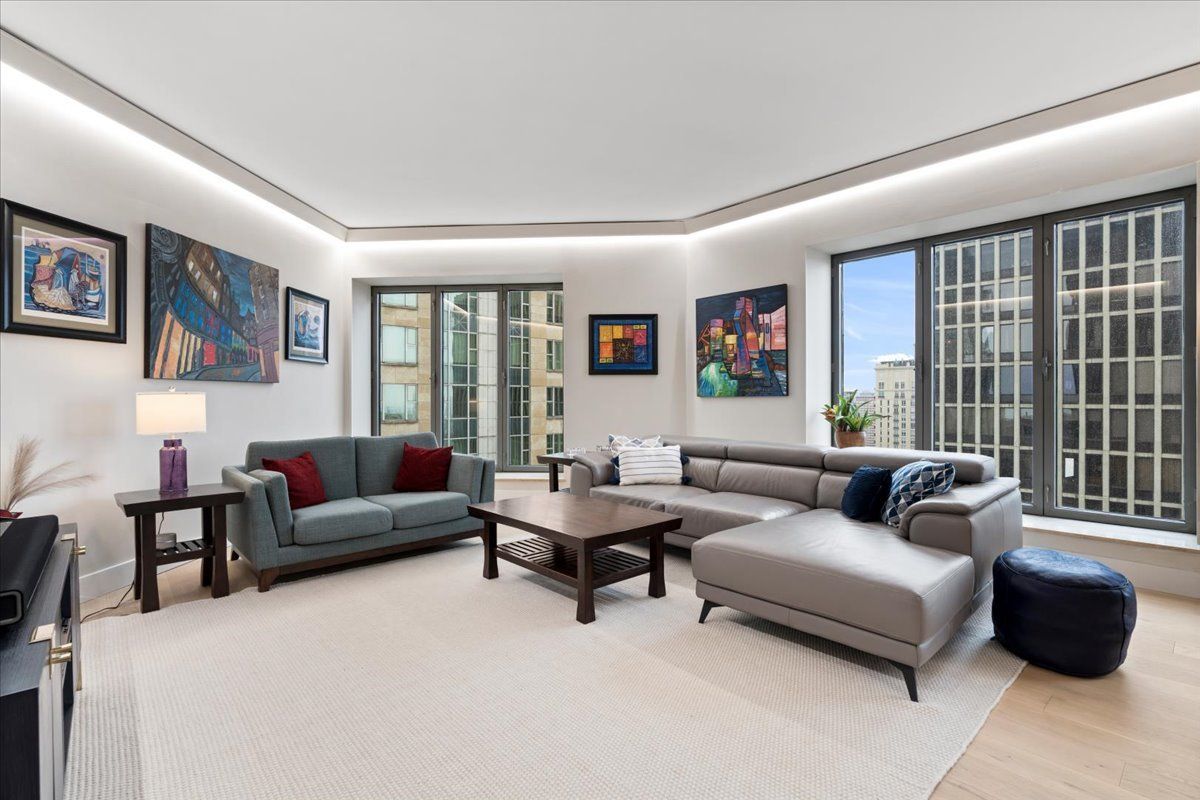 950 N Michigan Avenue #2804 — Chicago, IL 60611
