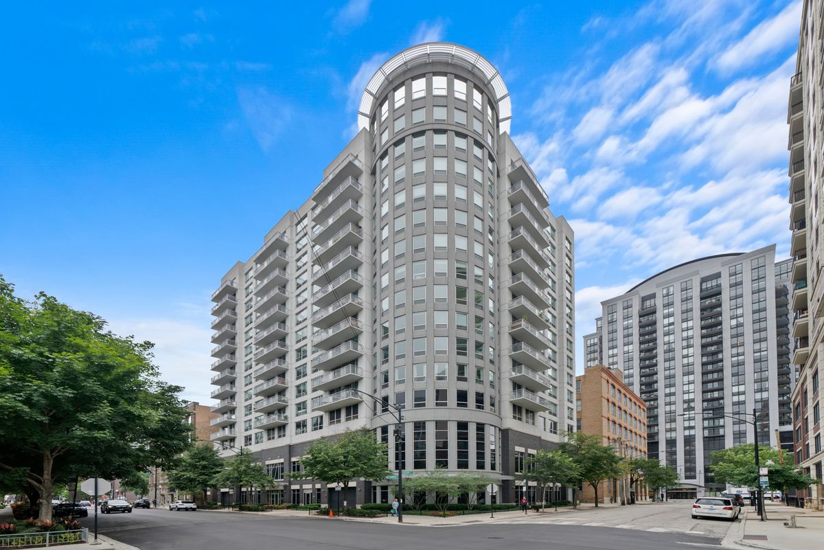 421 Huron Street, Chicago, IL 60654