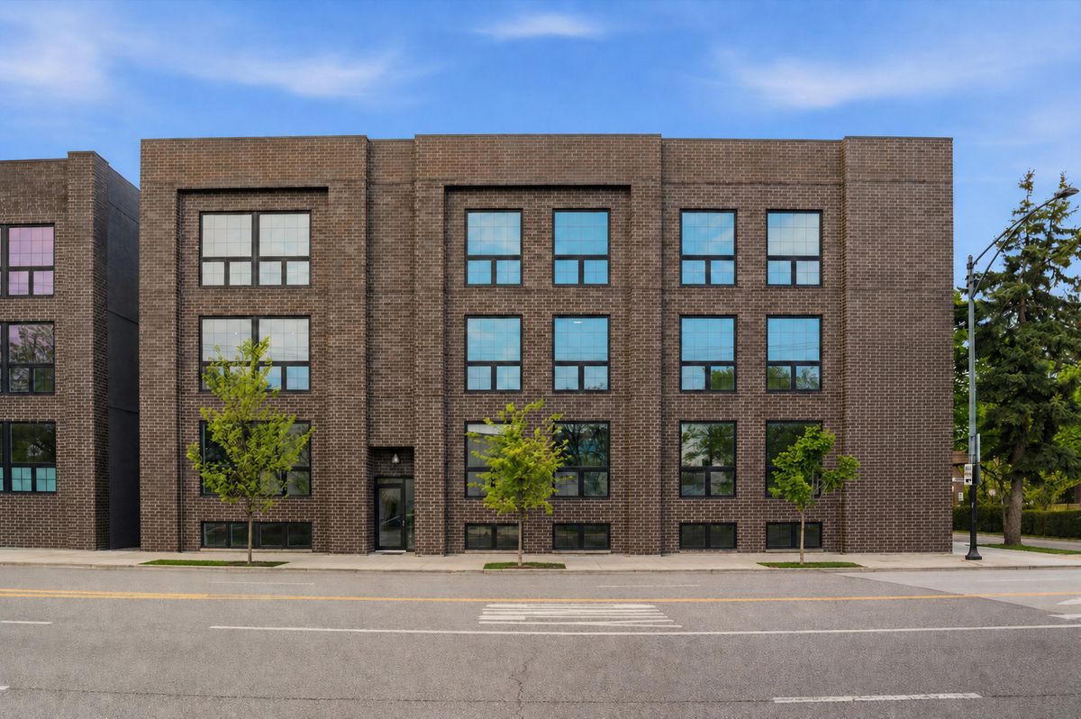 5830 Lincoln Avenue, Chicago, IL 60659