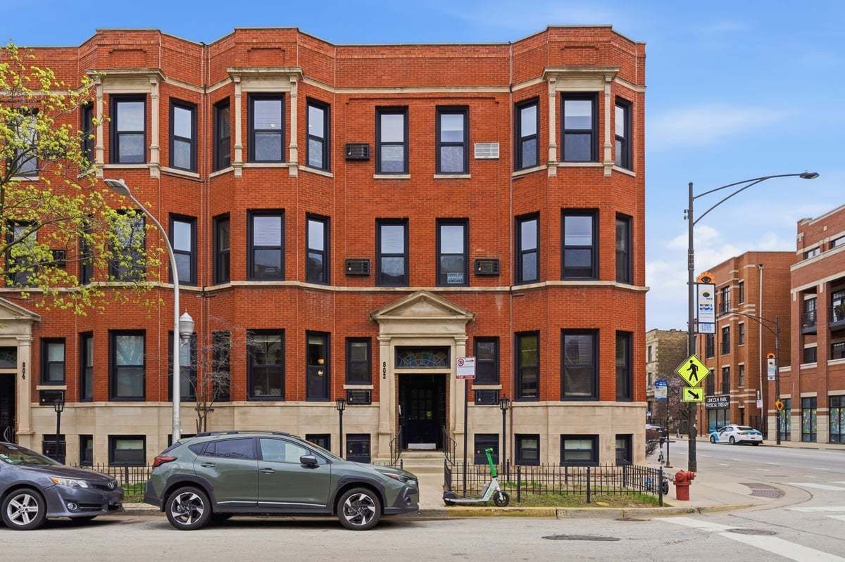 802 GEORGE Street, Chicago, IL 60657