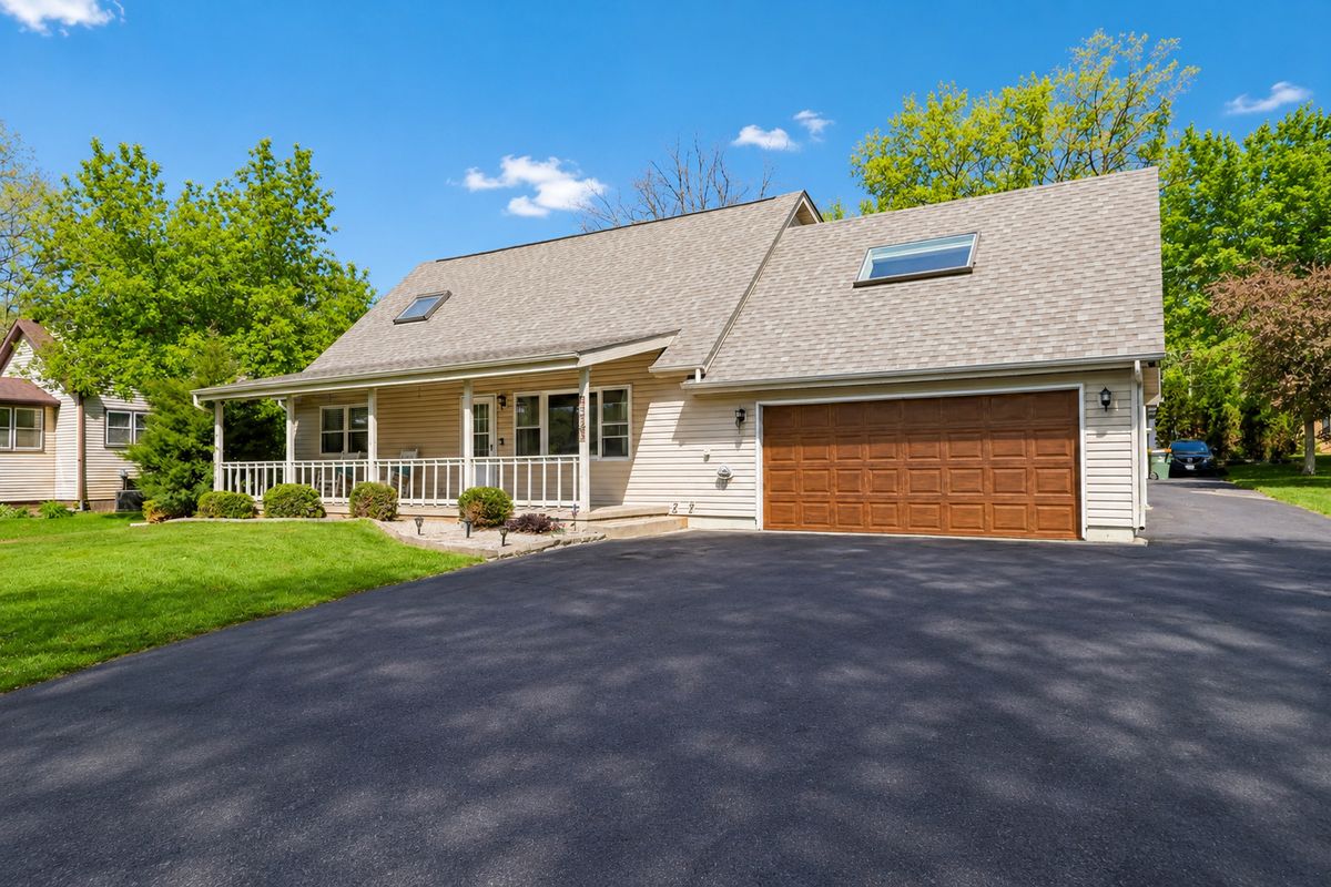 1320 Harrison Street, Algonquin, IL 60102