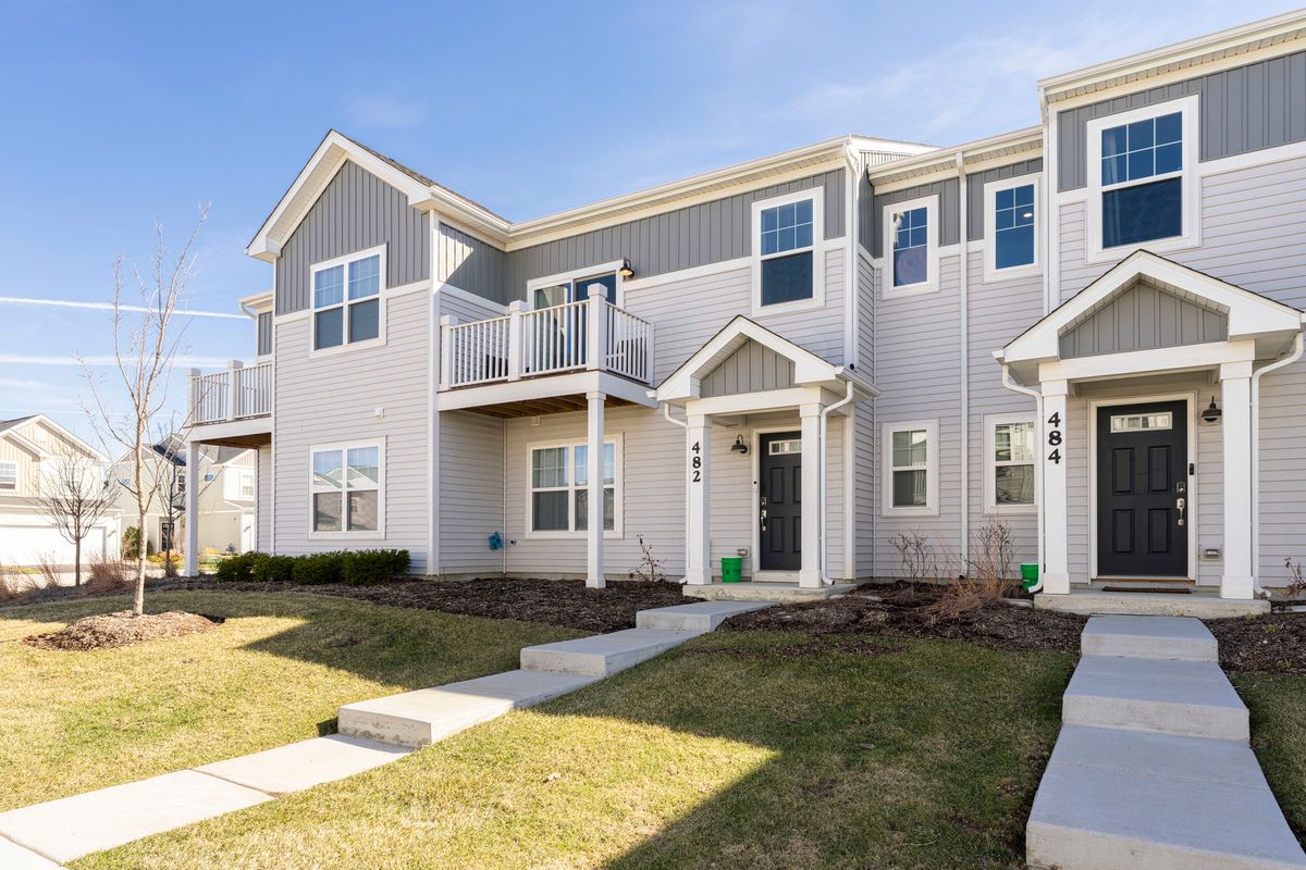 482 Comstock Rd Road, South Elgin, IL 60177