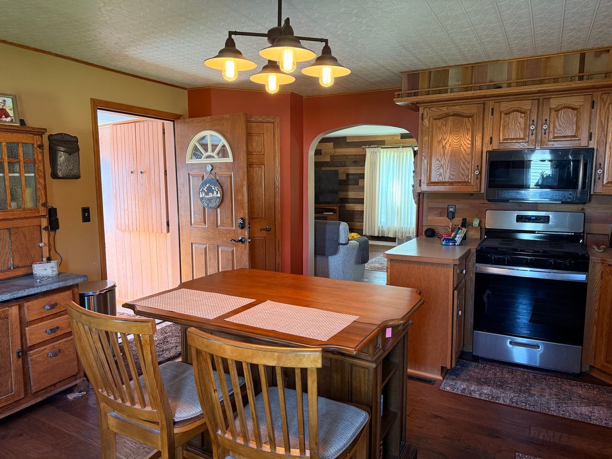 602 E High Street, Hennepin, IL 61327