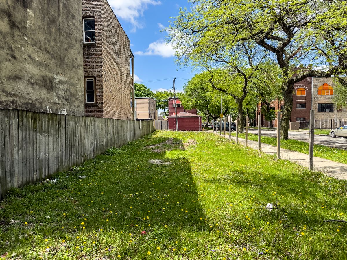 856 Avers Avenue, Chicago, IL 60651