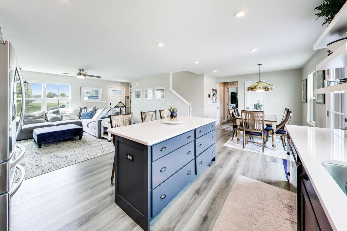 470 E Meadowdale Circle, Hampshire, IL 60140
