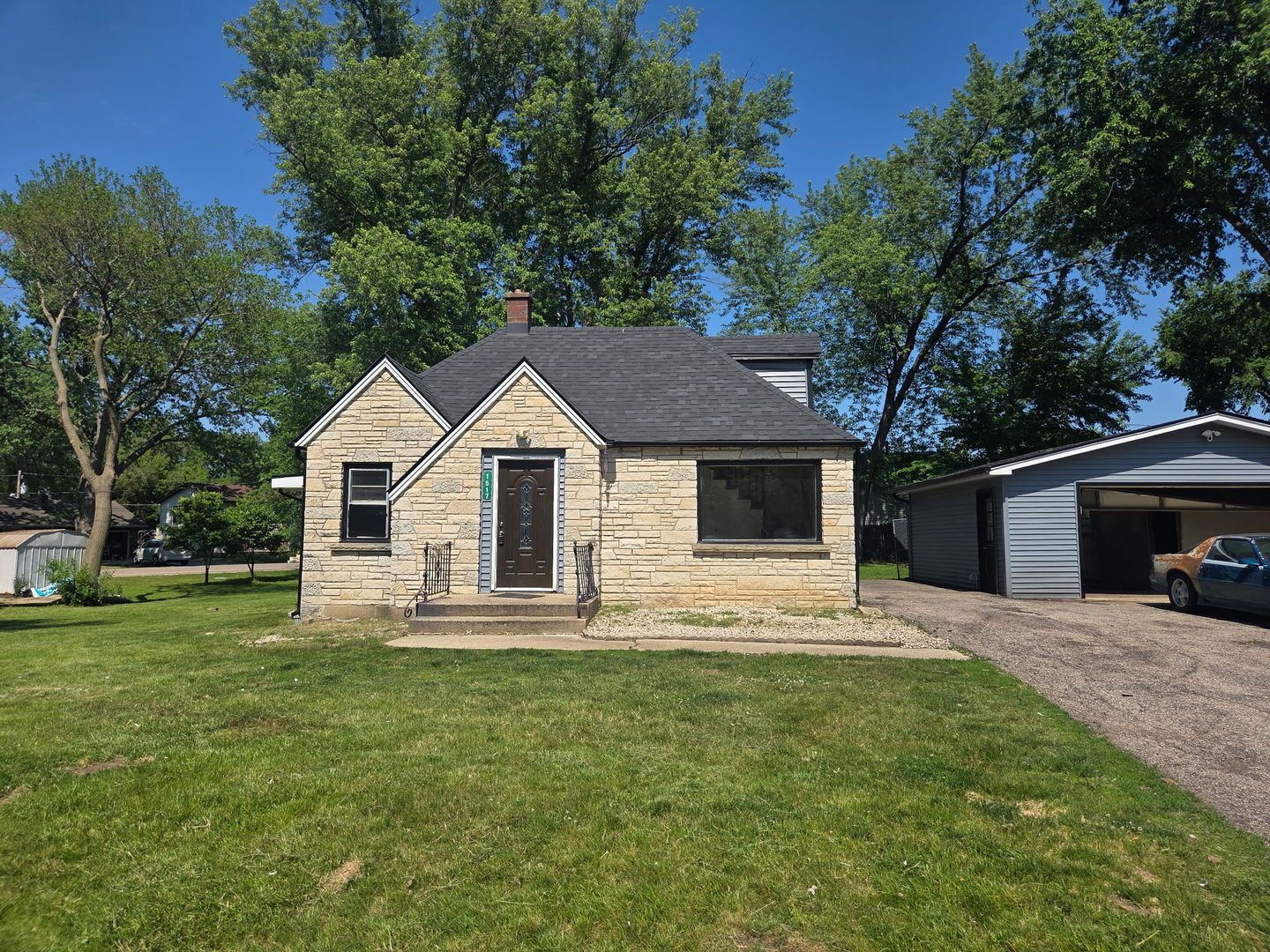 1517 Meadowbrook Drive — Round Lake Beach, IL 60073